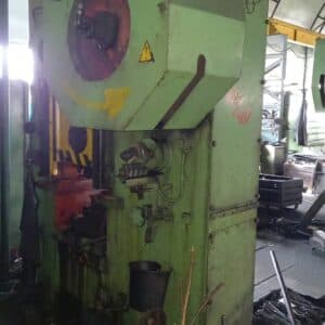 Presse à genouillère Kuzlitmash KB8336 - 400 tonne (Photo 2)