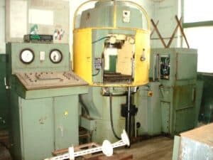 Presse hydraulique P7640 - 1000 tonne (Photo 1)