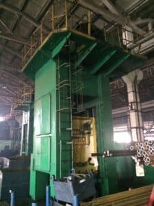 Presse d'ébavurage TMP Voronezh KA9540 - 1000 tonne (Photo 3)