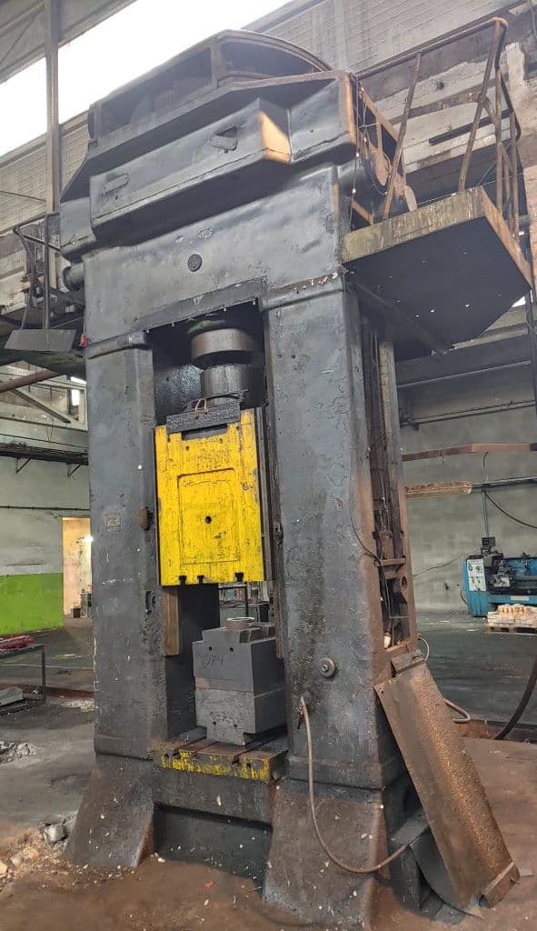 Presse à vis Chimkent F1736 - 400 tonne