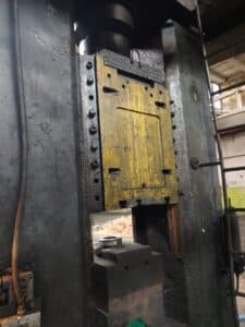 Presse à vis Chimkent F1736 - 400 tonne (Photo 1)