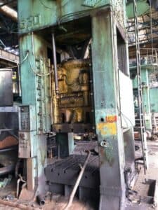 Presse d'ébavurage TMP Voronezh K9538 - 630 tonne (Photo 5)