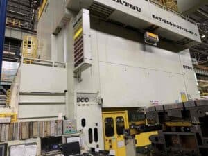 Presse d'estampage Komatsu E4T2500 - 2500 tonne ID: 75811