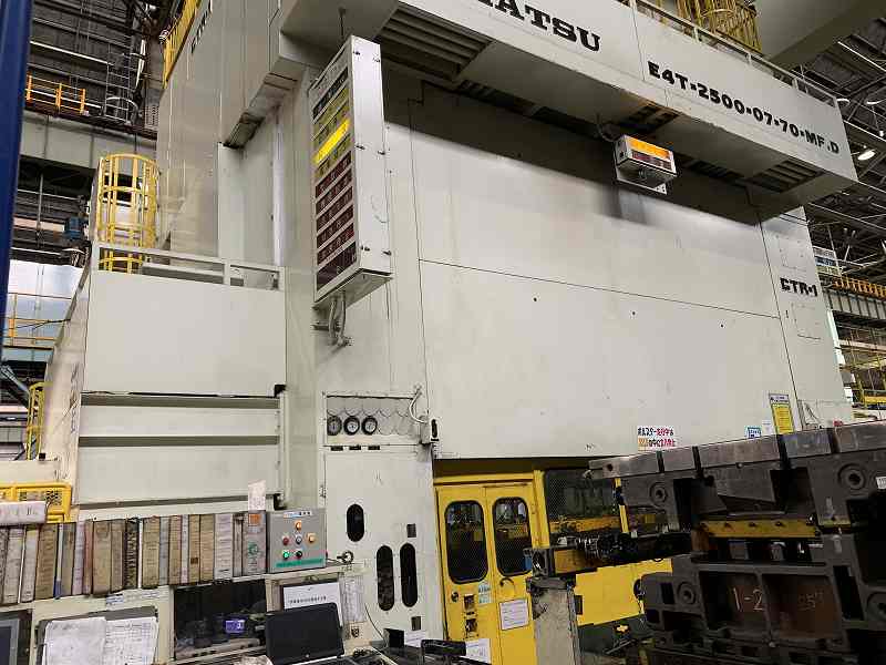 Presse d'estampage Komatsu E4T2500 - 2500 tonne
