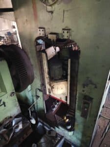 Presse d'ébavurage Zdas LU 250/800 - 250 tonne (Photo 2)