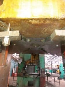 Presse d'ébavurage Zdas LU 250/800 - 250 tonne (Photo 3)