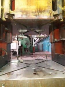 Presse d'ébavurage Zdas LU 250/800 - 250 tonne (Photo 8)