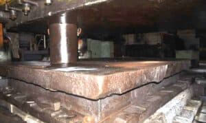 Presse de forgeage en matrice ouverte Dnepropress P3847 - 5000 tonne (Photo 4)