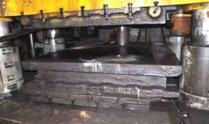 Presse de forgeage en matrice ouverte Dnepropress P3847 - 5000 tonne (Photo 11)