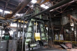 Marteau de forge SKMZ Kramatorsk MA2147 - 5 tonne (Photo 3)