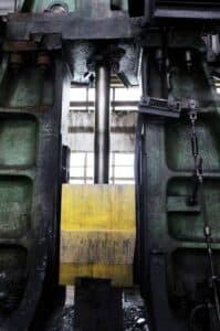Marteau de forge SKMZ Kramatorsk MA2147 - 5 tonne (Photo 5)