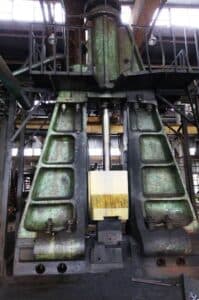 Marteau de forge SKMZ Kramatorsk MA2147 - 5 tonne (Photo 6)