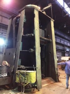 Marteau de forgeage à contrecoup ZTS Kosice UHG 4000 - 40 tonne (Photo 2)