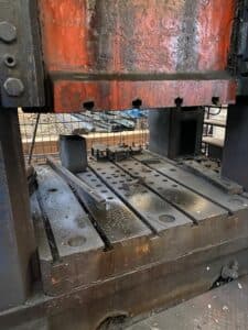 Presse d'ébavurage Erfurt PKZe 1250 - 1250 tonne (Photo 5)
