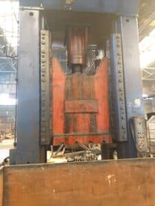 Presse d'ébavurage Erfurt PKZe 1250 - 1250 tonne (Photo 8)