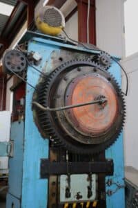 Presse d'ébavurage Smeral LKR 200/80 - 200 tonne (Photo 6)