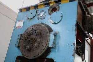 Presse d'ébavurage Smeral LKR 200/80 - 200 tonne (Photo 5)
