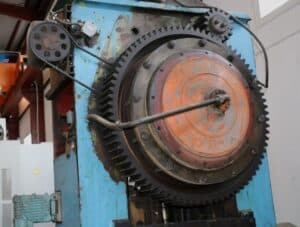 Presse d'ébavurage Smeral LKR 200/80 - 200 tonne (Photo 7)