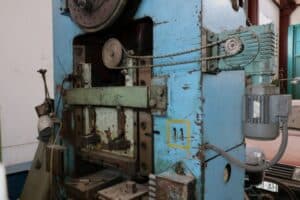 Presse d'ébavurage Smeral LKR 200/80 - 200 tonne (Photo 8)