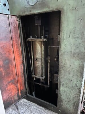 Presse à genouillère Barnaul K8342 - 1600 tonne (Photo 2)