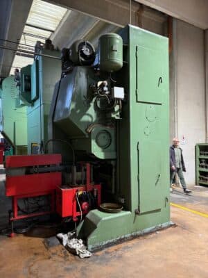 Presse à genouillère Barnaul K8340 - 1000 tonne (Photo 6)