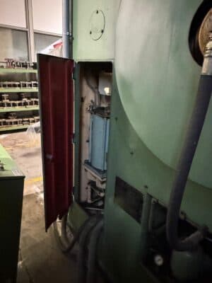 Presse à genouillère Barnaul K8340 - 1000 tonne (Photo 1)