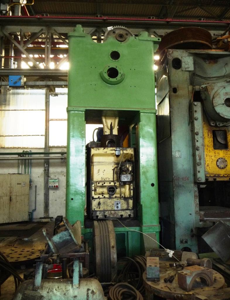 Presse d'ébavurage TMP Voronezh KB2535 - 315 tonne