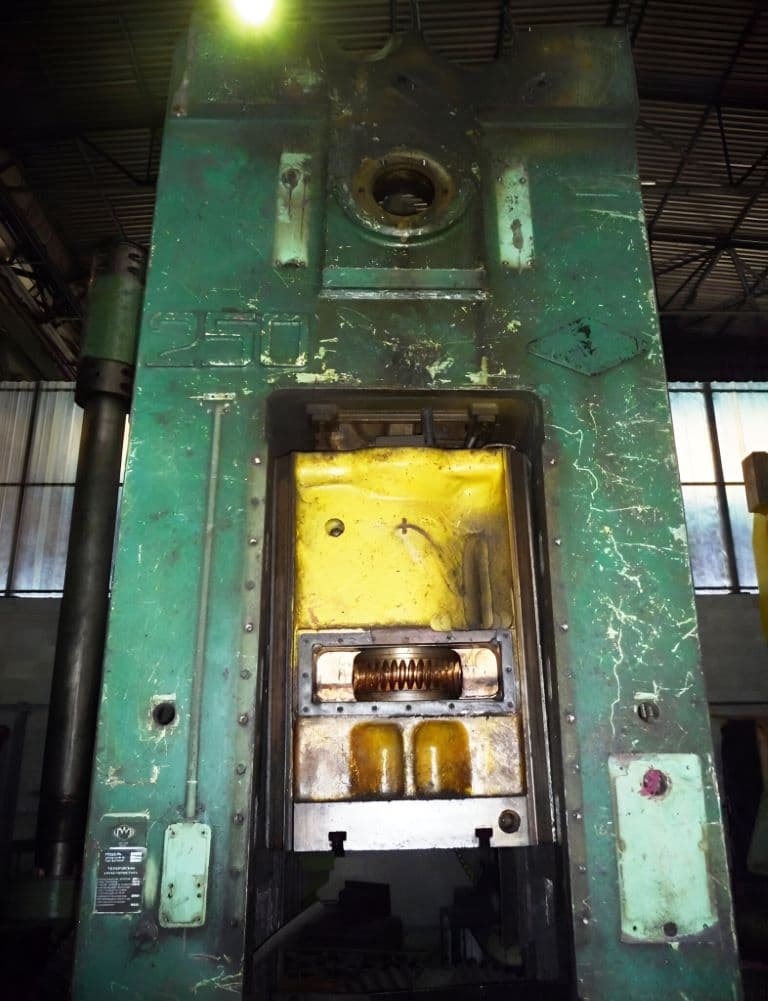 Presse d'ébavurage TMP Voronezh K9534 - 250 tonne