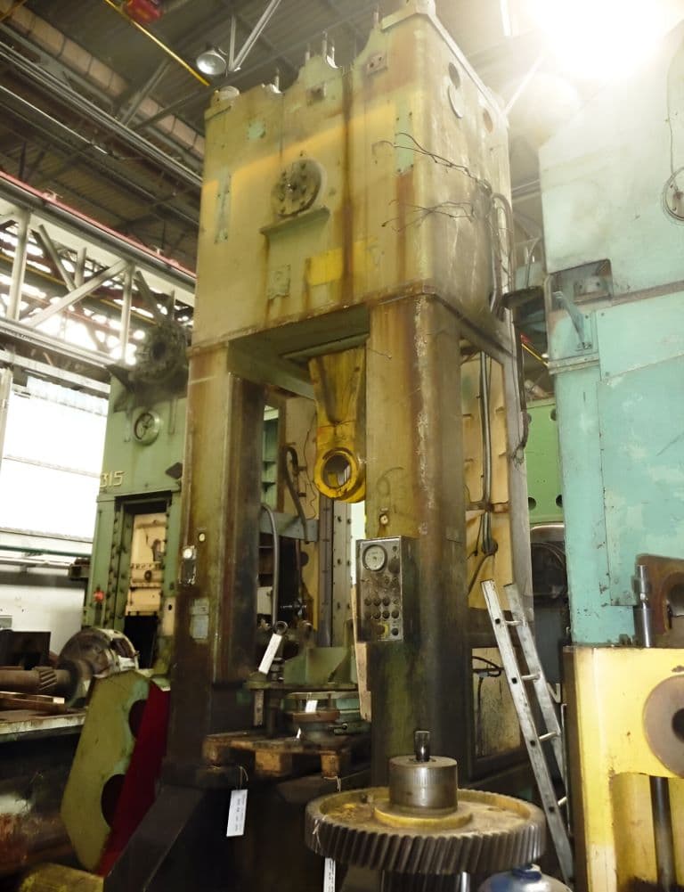 Presse d'ébavurage TMP Voronezh KB2536 - 400 tonne