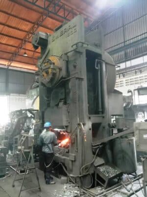 Presse de forgeage à chaud Smeral LZK 1600 P - 1600 tonne (Photo 2)