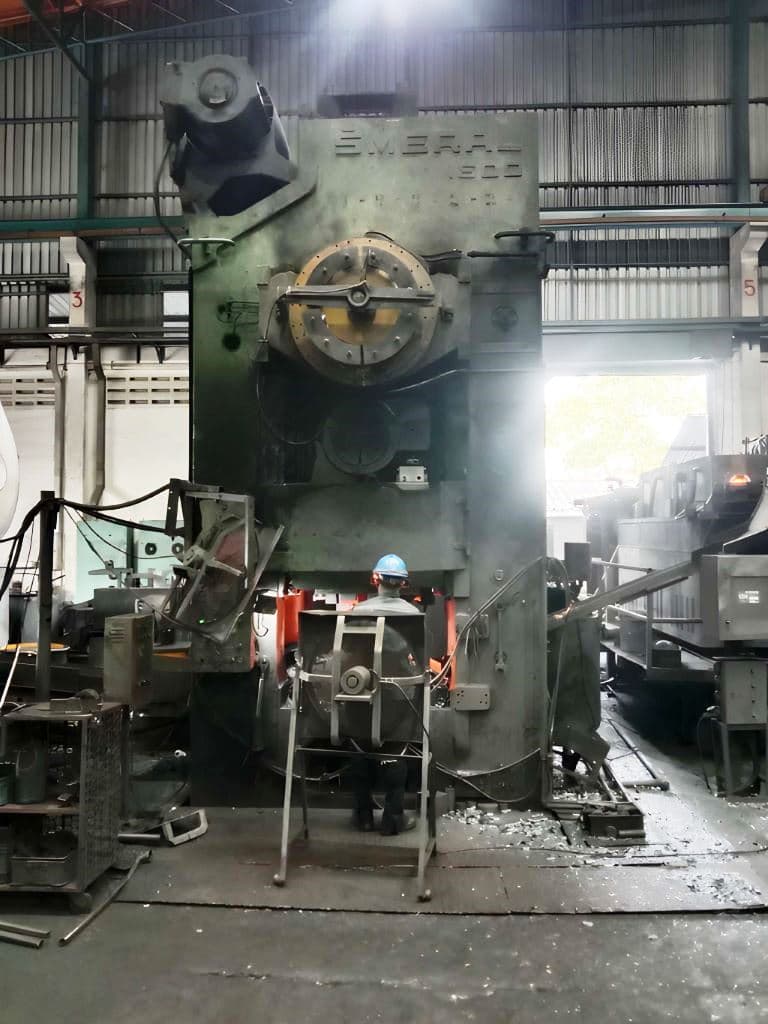 Presse de forgeage à chaud Smeral LZK 1600 P - 1600 tonne