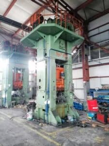Presse d'ébavurage TMP Voronezh KB2536 - 400 tonne (Photo 4)