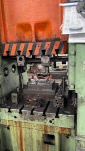 Presse d'ébavurage TMP Voronezh K2538 - 630 tonne (Photo 3)