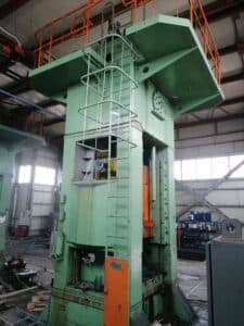 Presse d'ébavurage TMP Voronezh K2538 - 630 tonne (Photo 5)