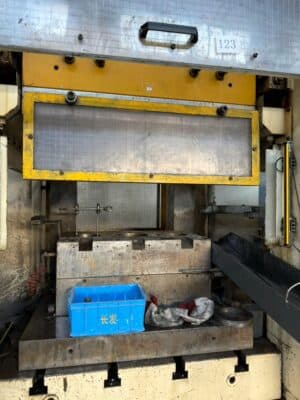 Presse de forgeage à froid Chin Fong KP-1000 - 1000 tonne (Photo 8)