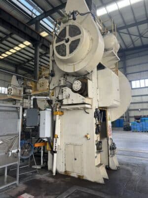 Presse de forgeage à froid Chin Fong KP-650 - 650 tonne (Photo 3)