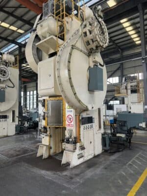 Presse de forgeage à froid Chin Fong KP-650 - 650 tonne (Photo 1)