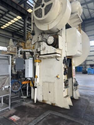 Presse de forgeage à froid Chin Fong KP-650 - 650 tonne (Photo 2)