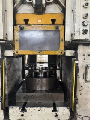 Presse de forgeage à froid Chin Fong KP-650 - 650 tonne (Photo 4)
