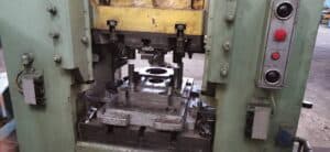 Presse d'ébavurage TMP Voronezh KA2534 - 250 tonne (Photo 17)