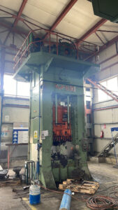 Presse d'ébavurage TMP Voronezh K2538 - 630 tonne (Photo 1)