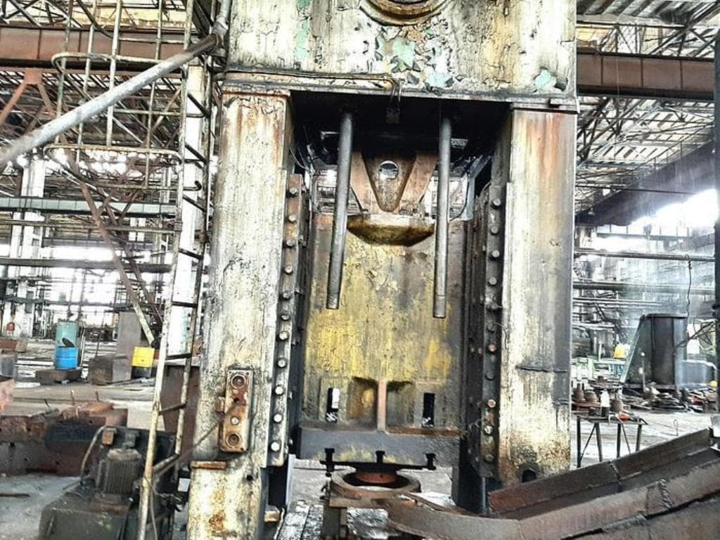 Presse d'ébavurage TMP Voronezh K9538 - 630 tonne