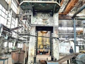 Presse d'ébavurage TMP Voronezh K9538 - 630 tonne (Photo 4)