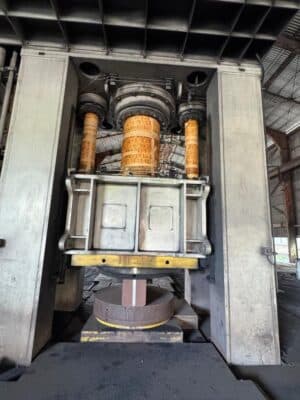 Presse de forgeage en matrice ouverte Kawasaki 2000 MT - 2000 tonne (Photo 5)