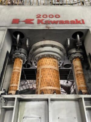Presse de forgeage en matrice ouverte Kawasaki 2000 MT - 2000 tonne (Photo 7)