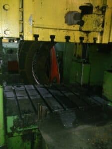 Presse d'ébavurage TMP Voronezh KA9033 - 200 tonne (Photo 7)
