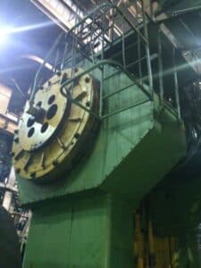 Presse d'ébavurage TMP Voronezh KA9033 - 200 tonne (Photo 1)