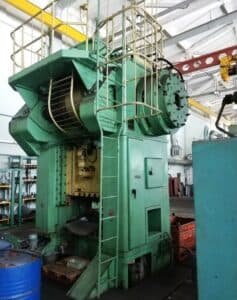 Presse d'ébavurage TMP Voronezh KA9033 - 200 tonne (Photo 3)
