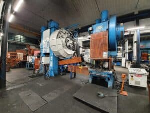 Presse de forgeage à chaud TMP Voronezh KB8042 - 1600 tonne (Photo 1)