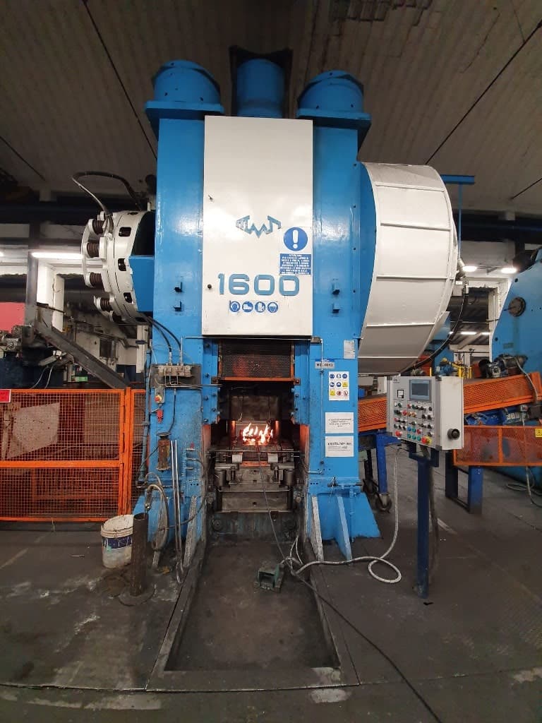 Presse de forgeage à chaud TMP Voronezh KB8042 - 1600 tonne